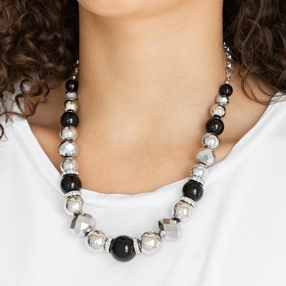 Weekend Party Black Necklace